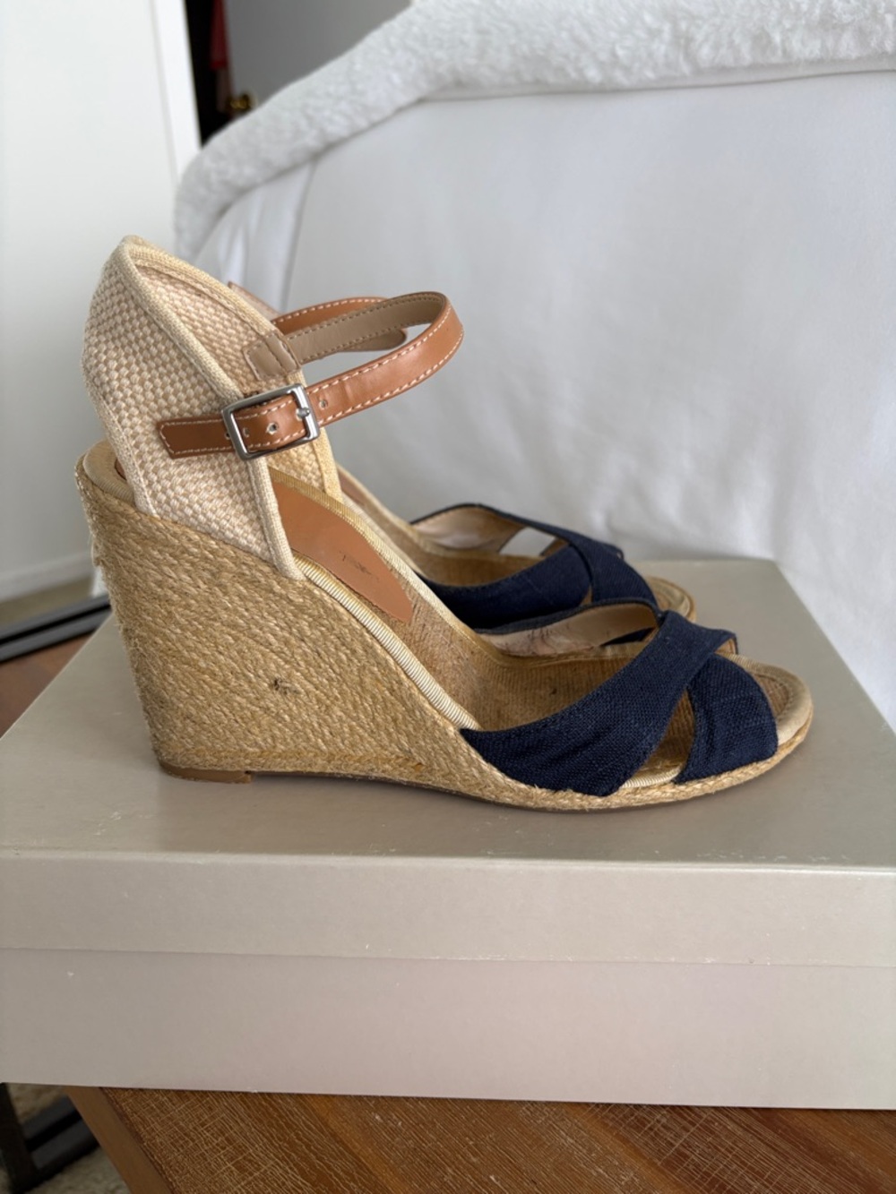 BCBG Generation Vanessa Wedges